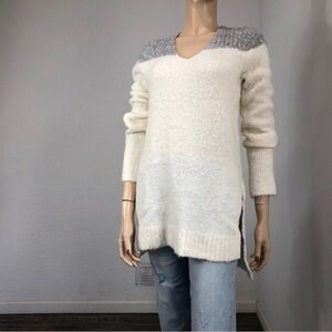 LOU&GREY cream, gray long sleeves V neck sweater